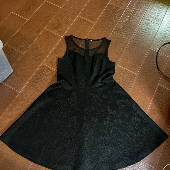 Target Sleeveless black floral embossed dress mesh bodice size medium fit flare - Picture 5 of 16